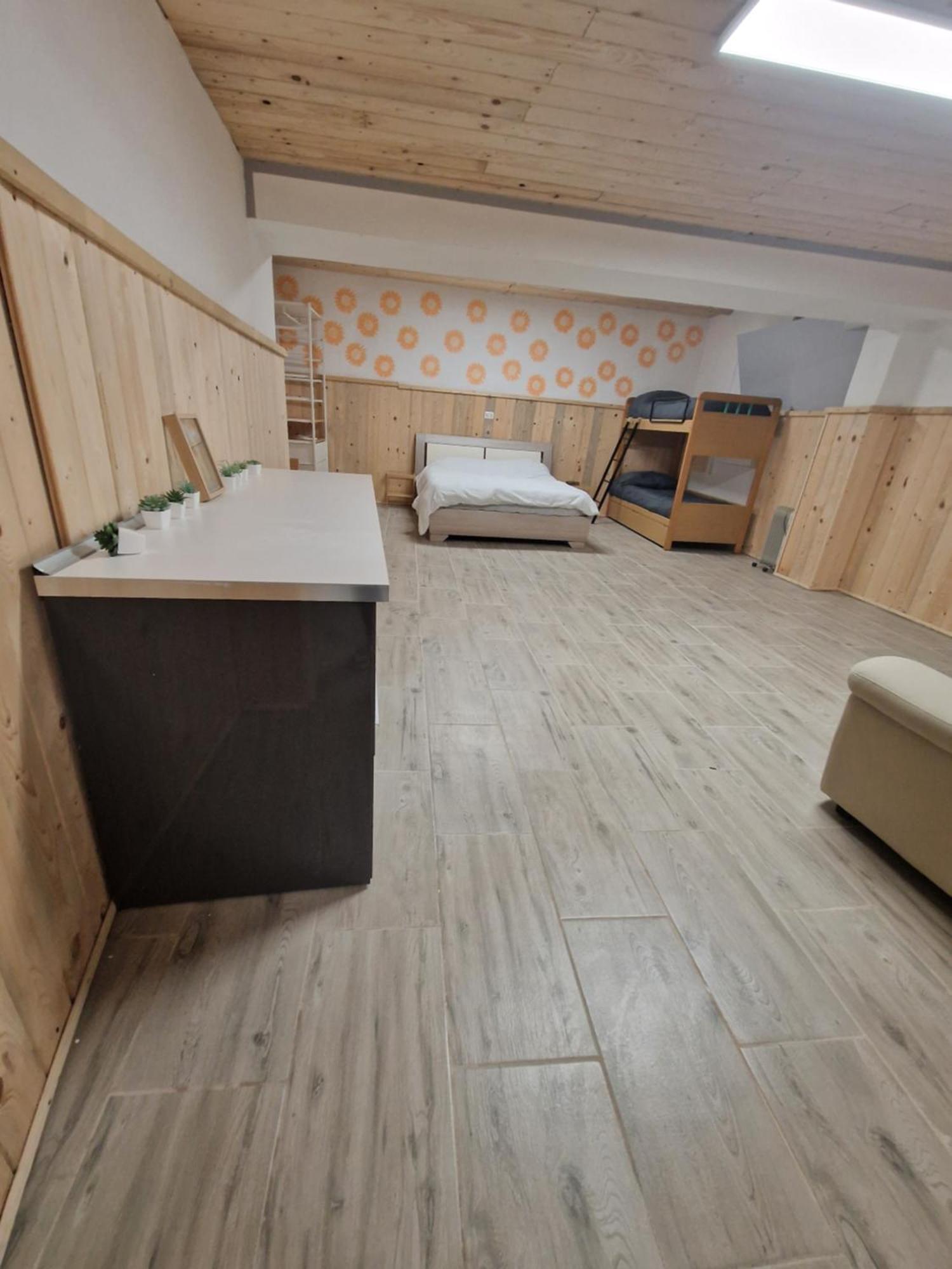 Underground Home Vicino Metropolitana Comasina Cormano Exterior foto