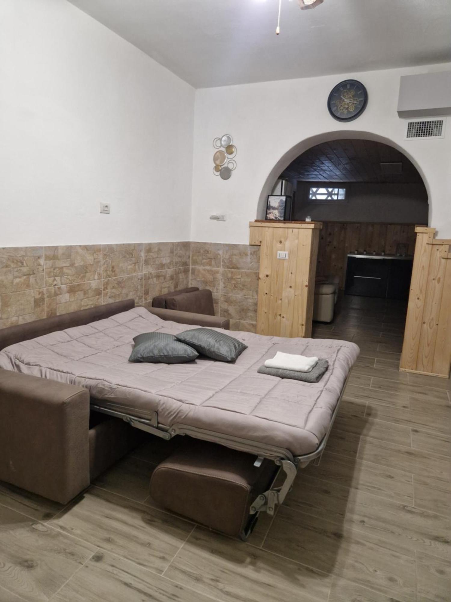 Underground Home Vicino Metropolitana Comasina Cormano Exterior foto